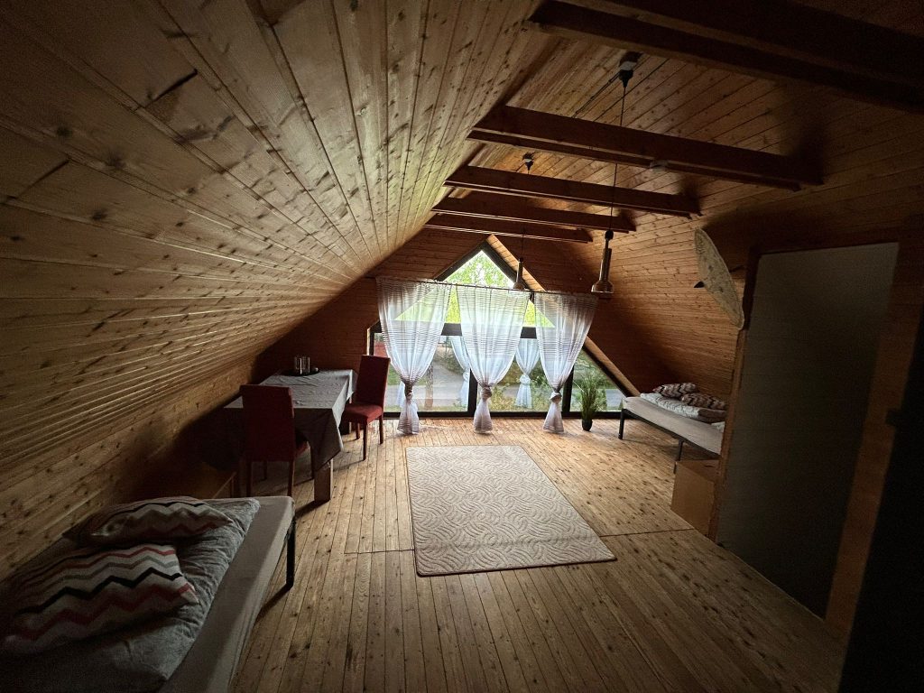 Großes Doppelzimmer mit Klimaanlage im Dachgeschoss in Meppen-Hemsen